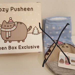 NWT Pusheen Holiday figure
